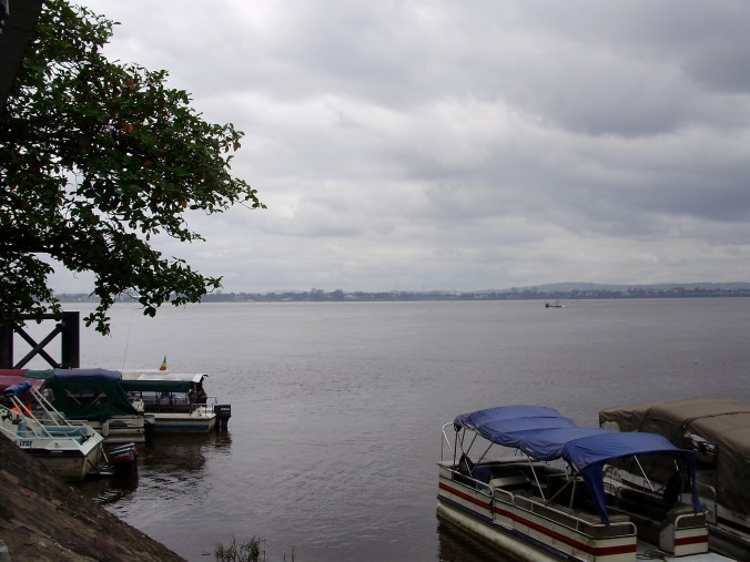 En face, au loin Kinshasa, la république de la RDC